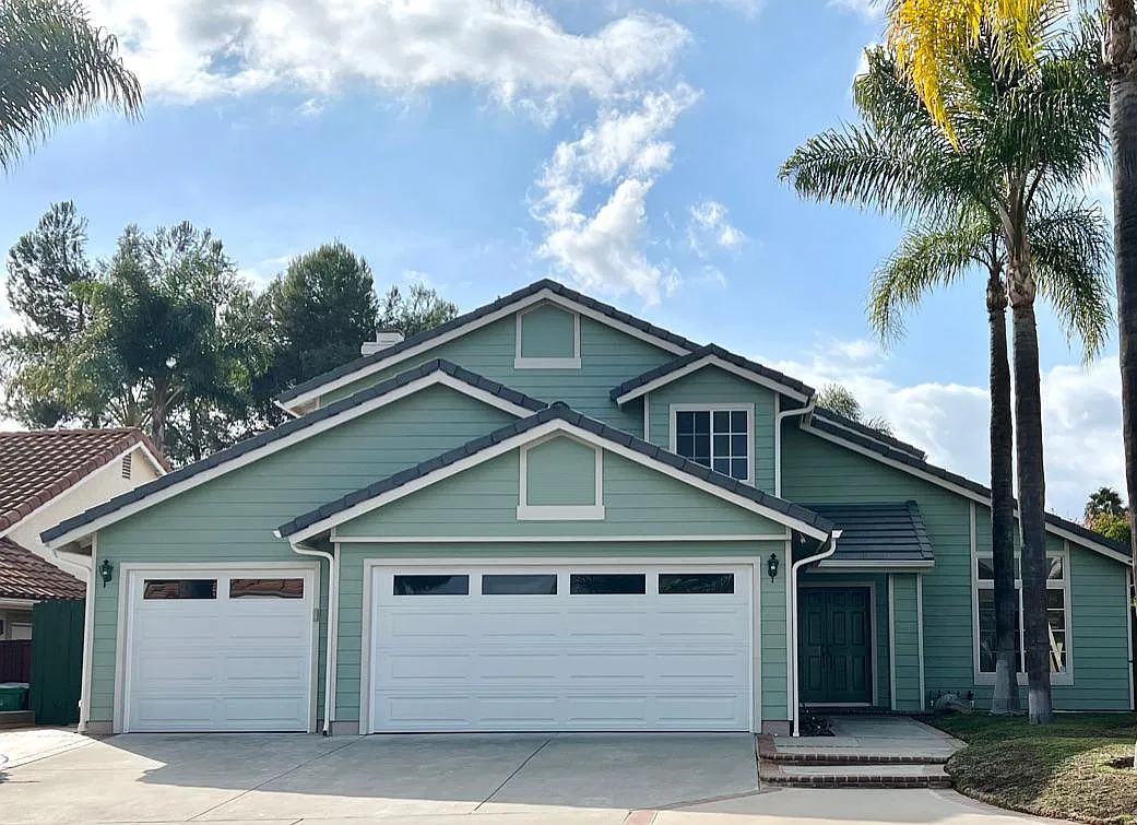 4 bed, 2360 sqft, $4,850 — Photo 2