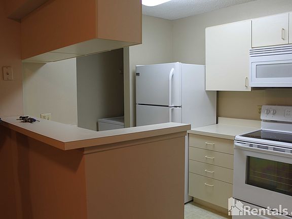 4th image of 340 Forestway 303 Cir