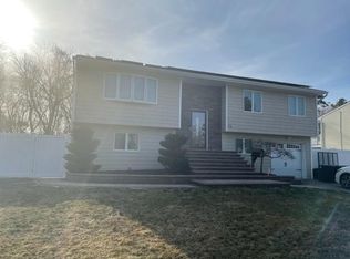 64 Cullen Ave, Islip, NY 11751