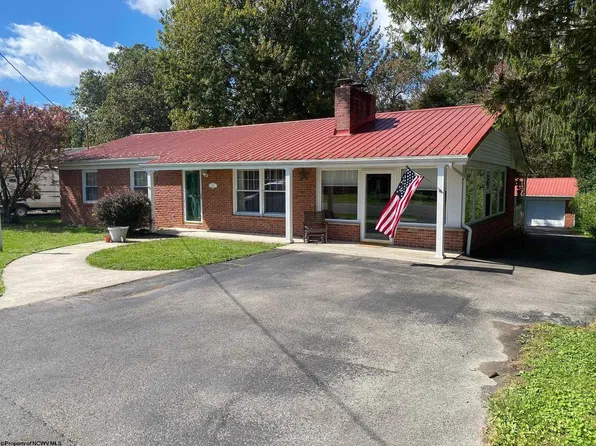 105 Wilton Ave, Elkins, WV 26241