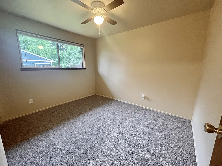 327 S St SE #3 — Photo 6
