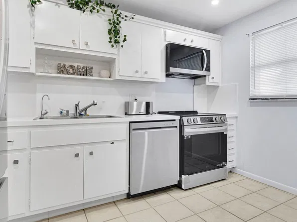 555 NW 4th Ave APT 415, Boca Raton, FL 33432