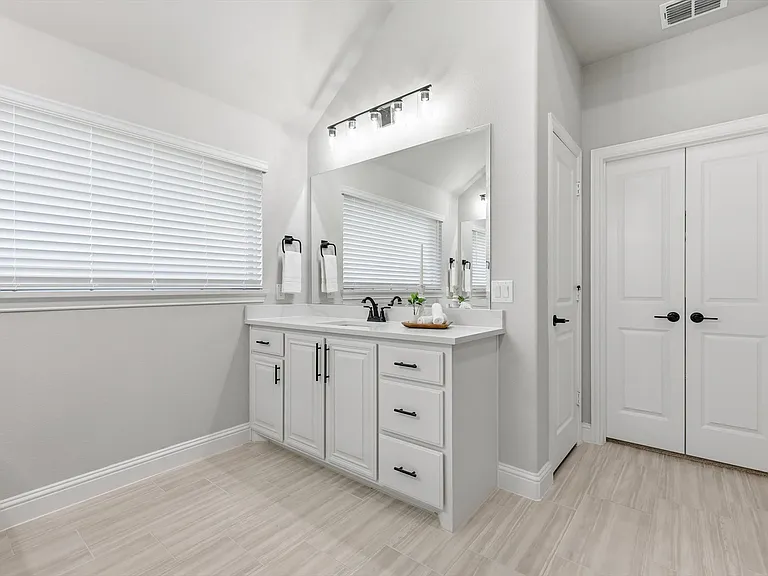 833 Daisy Corner Dr — Photo 35