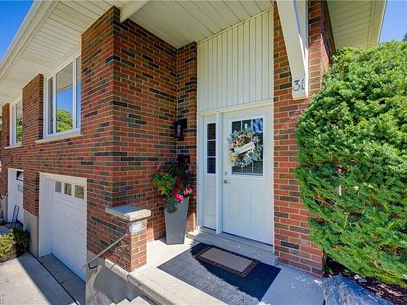 3rd image of 31 Grosbeak Rd