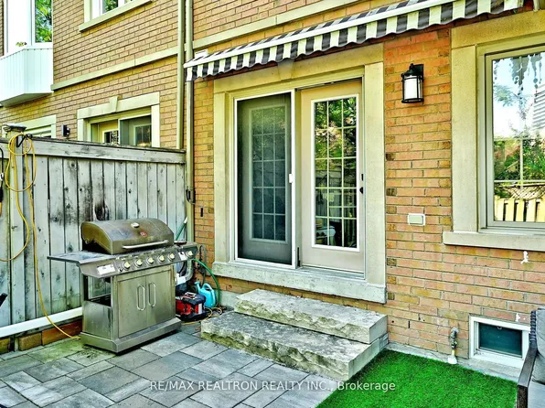100 Kingsbridge Cir, Vaughan, ON L4J 8N7