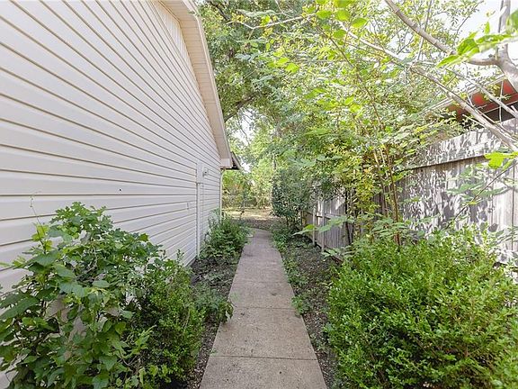 4th image of 358 Linkview Dr