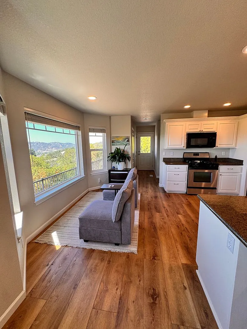 Granite Ridge 3 bedroom home with an office — Photo 3