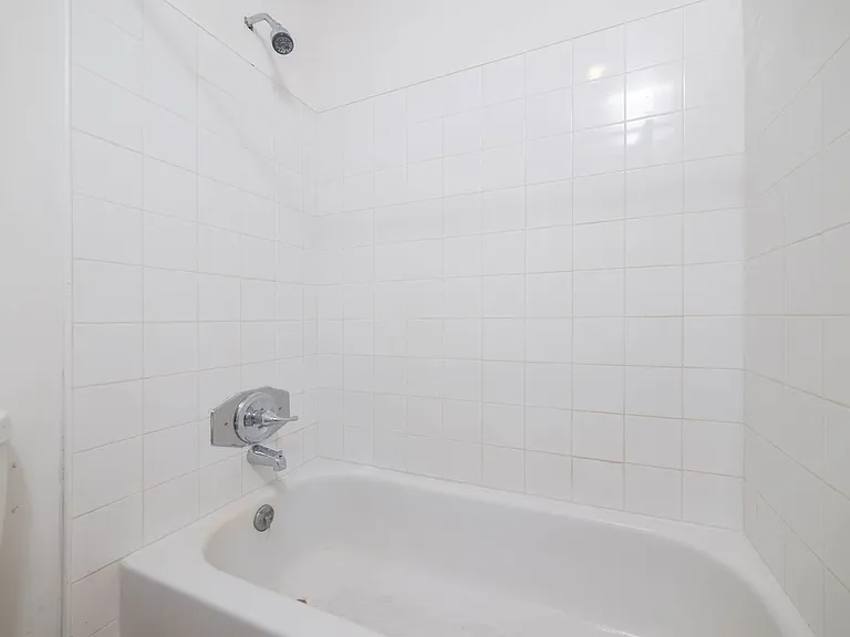 Camelot Apartments — Photo 83