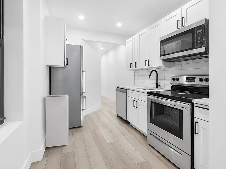 34-32 43rd St #2R — Photo 4