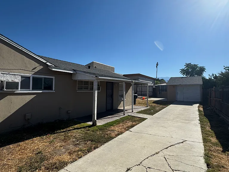 412 N San Jacinto St — Photo 3