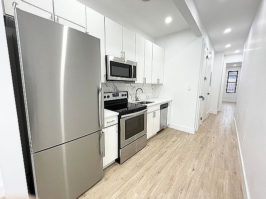 4th image of 53 Montrose Ave #8
