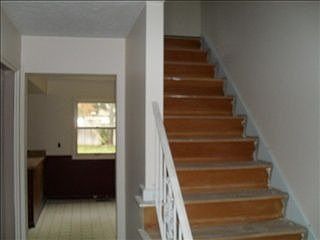 2nd image of 1727 Victoria Dr