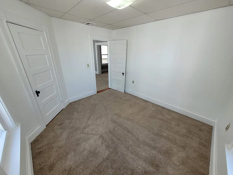 323 Dubuque St & 142-146 Wayne St — Photo 33