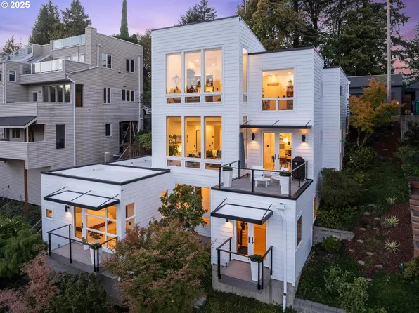 2916 SW Canterbury Ln, Portland, OR 97205