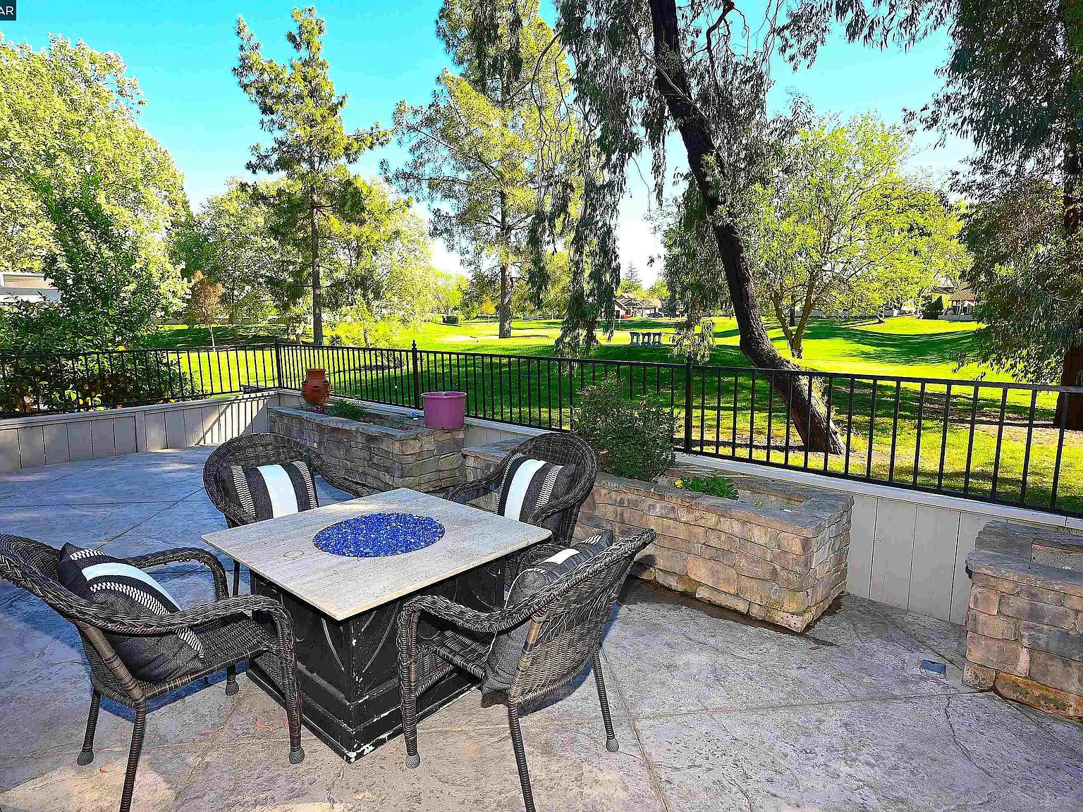 4 bed, 2268 sqft, $5,700 — Photo 2