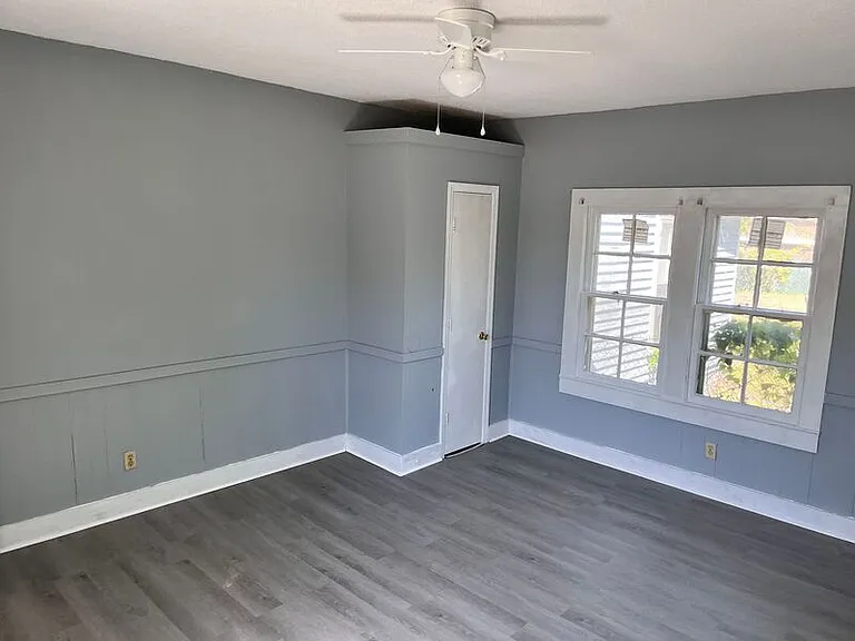 1527 Henley St — Photo 10
