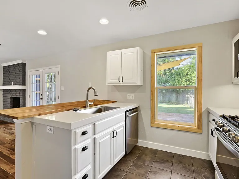 5716 Wellington Dr — Photo 10