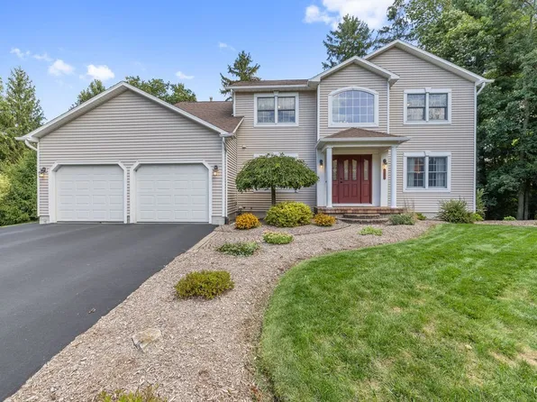 135 Peridot Dr, Syracuse, NY 13219