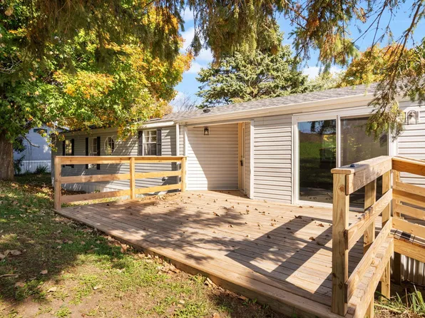 83 Mayflower Cir, Blue Mounds, WI 53517