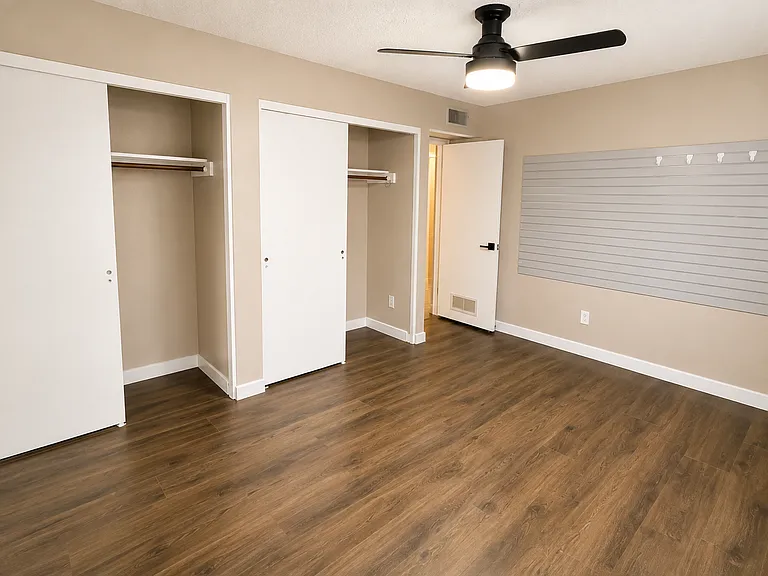 1825 E Fremont Dr — Photo 11