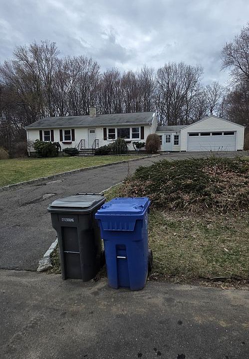 1st image of 20 Woodmere Dr