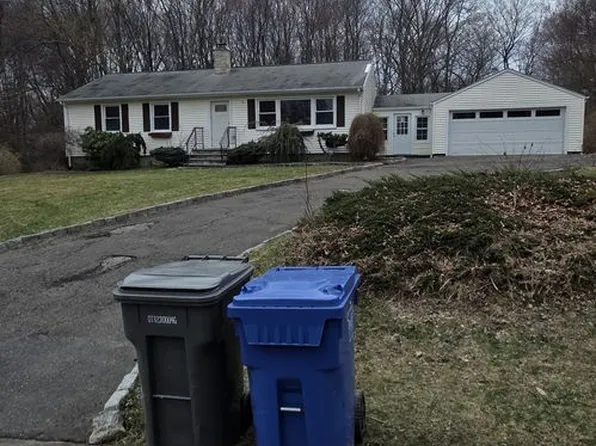 20 Woodmere Dr, Trumbull, CT 06611