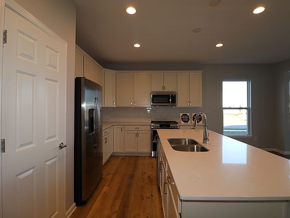3rd image of 4731 Bethel Creek Blvd