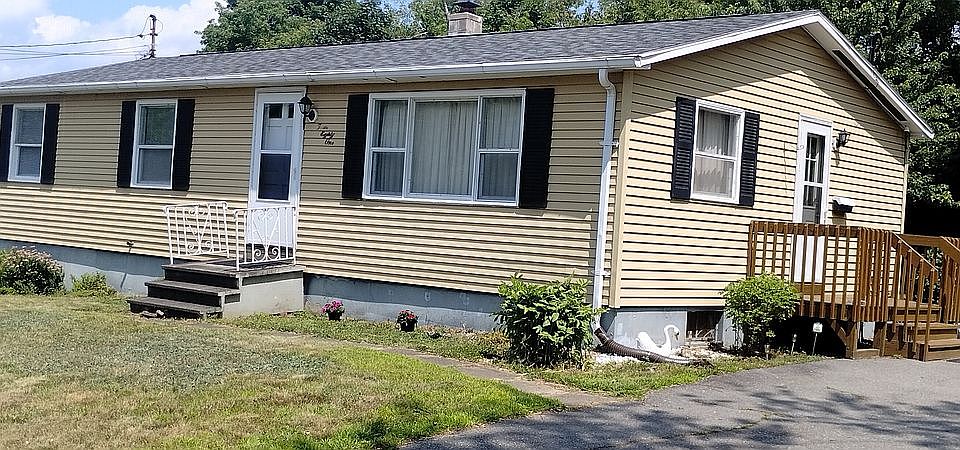 Ranch Newer Roof & Eve Trim