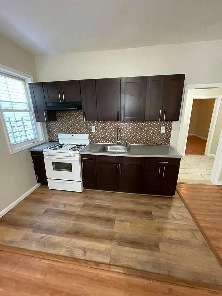3 bed, $1,700 — Photo 2