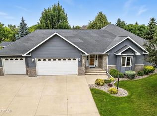 3704 18th Ave S, Grand Forks, ND 58201