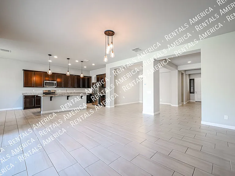 8544 W Midway Ave — Photo 7