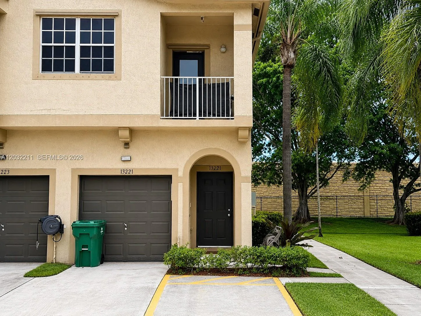 2 bed, 2.0 bath, 1036 sqft, $2,599 — Photo 2