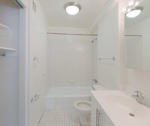 2nd image of 236 E 36th St APT 6G