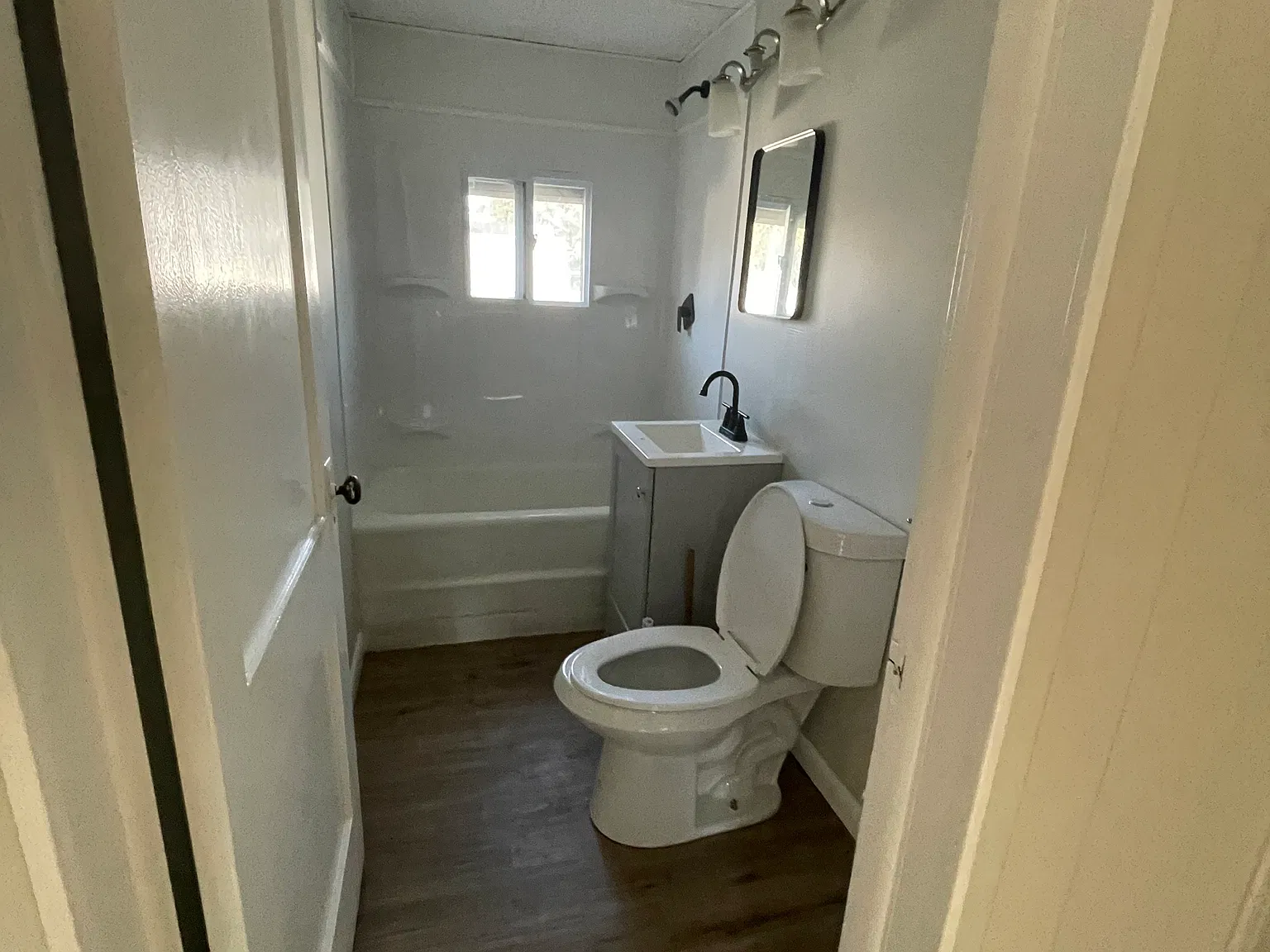 2 bed, 700 sqft, $1,300 — Photo 3