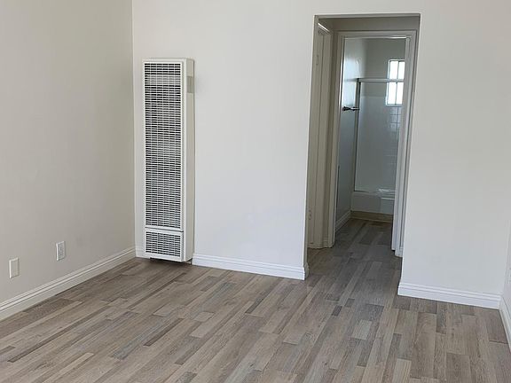 3rd image of 4312 W 180th St