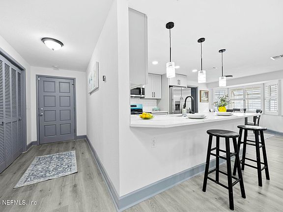 2nd image of 1540 LAVILLA Drive N