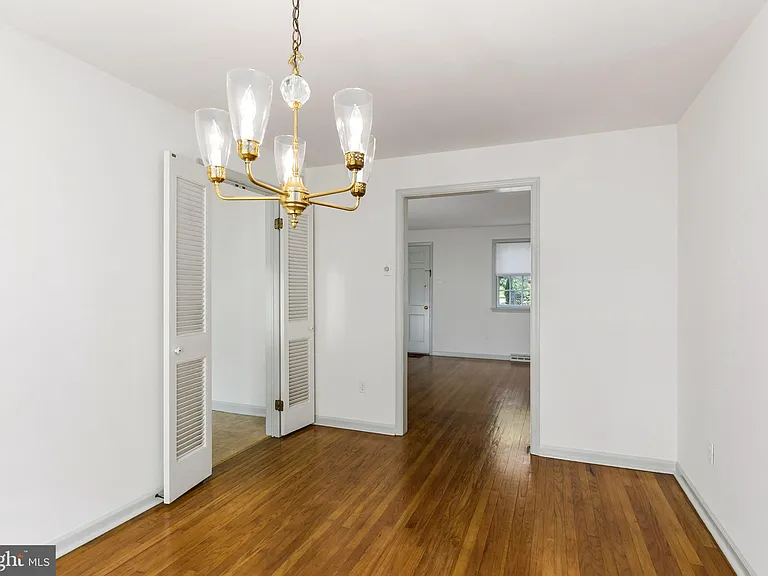 139 E 3rd St — Photo 7