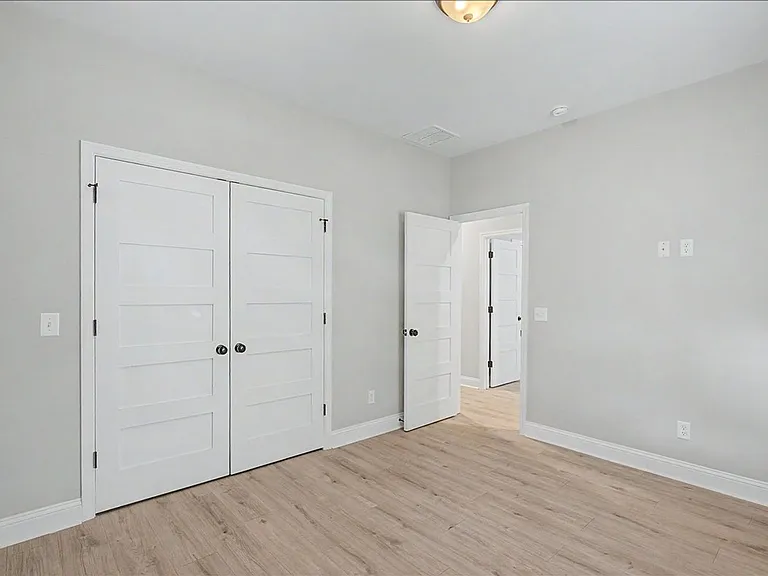 1019 W 35th St #B — Photo 16