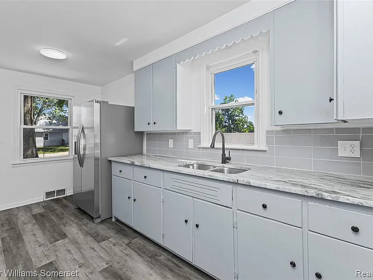 99 Tacoma Dr — Photo 12