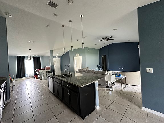 3rd image of 146 Bayside Dr