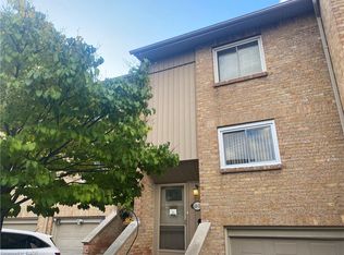 63 Fonthill Rd #11, Hamilton, ON L9C6T1