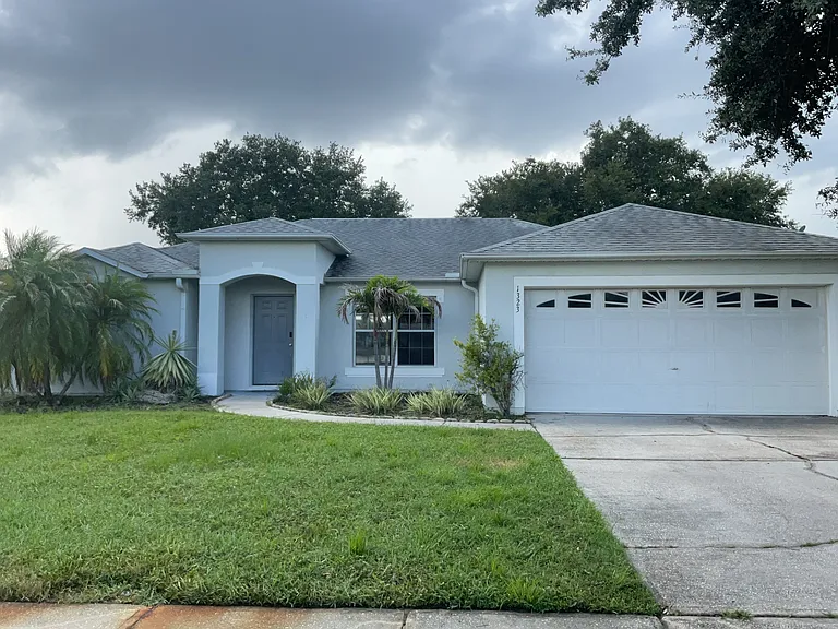 1323 Old Millpond Rd — Photo 1