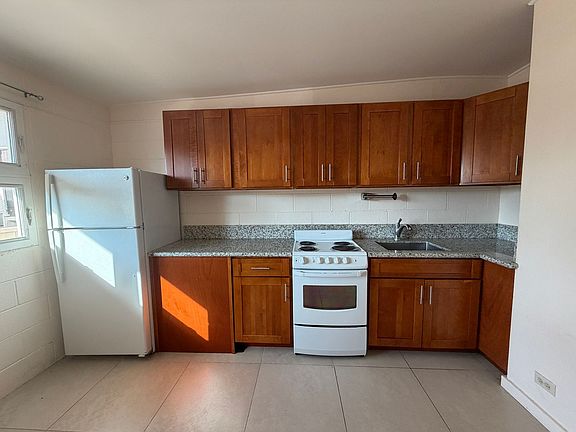 2nd image of 1302 Young St APT C