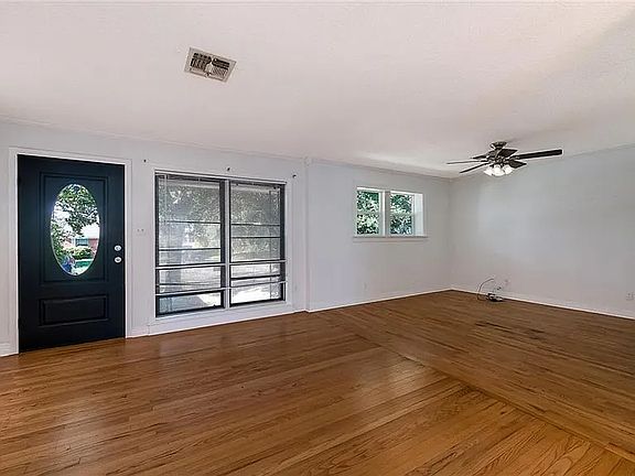 2nd image of 1101 Royal Oaks Dr
