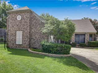 1521 Autumn Chase Sq, Bedford, TX 76022