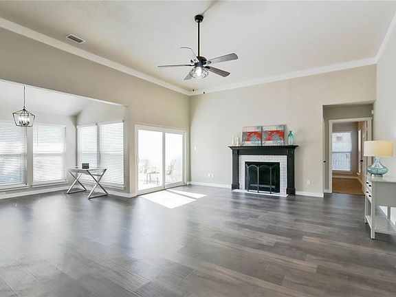 3rd image of 5400 Oak Springs Dr