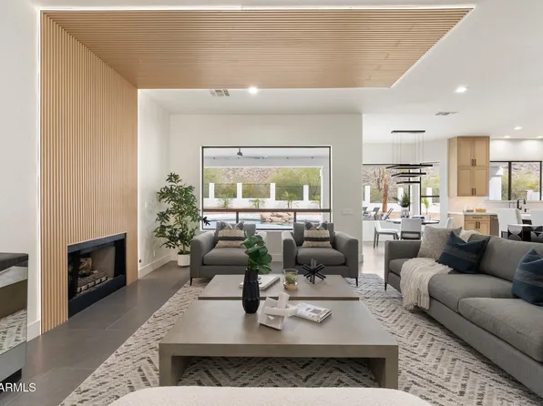 832 E DESERT FLOWER Lane E, Phoenix, AZ 85048