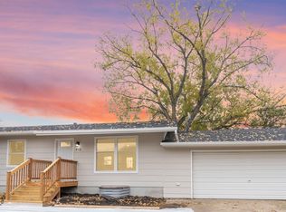 418 Regal Cir, Crooks, SD 57020