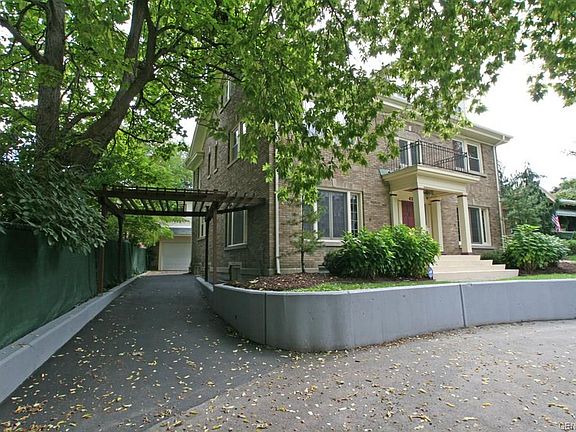 4th image of 42 Bellevue Dr
