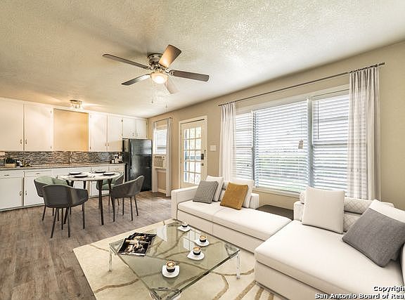 2nd image of 5539 Randolph Blvd #3